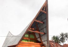 KAMI MARAH KARENA RUMAH BATAK PENINGGALAN OPUNG TONGAM SITANGGANG SILO AKAN DIRUBUHKAN MARTUA SITANGGANG