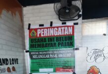 MENJADI HIASAN DINDING, BANNER PERINGATAN BELUM MEMBAYAR PAJAK dari BPKPD Kab SAMOSIR TELAH TERPAJANG LEBIH DARI 2 TAHUN
