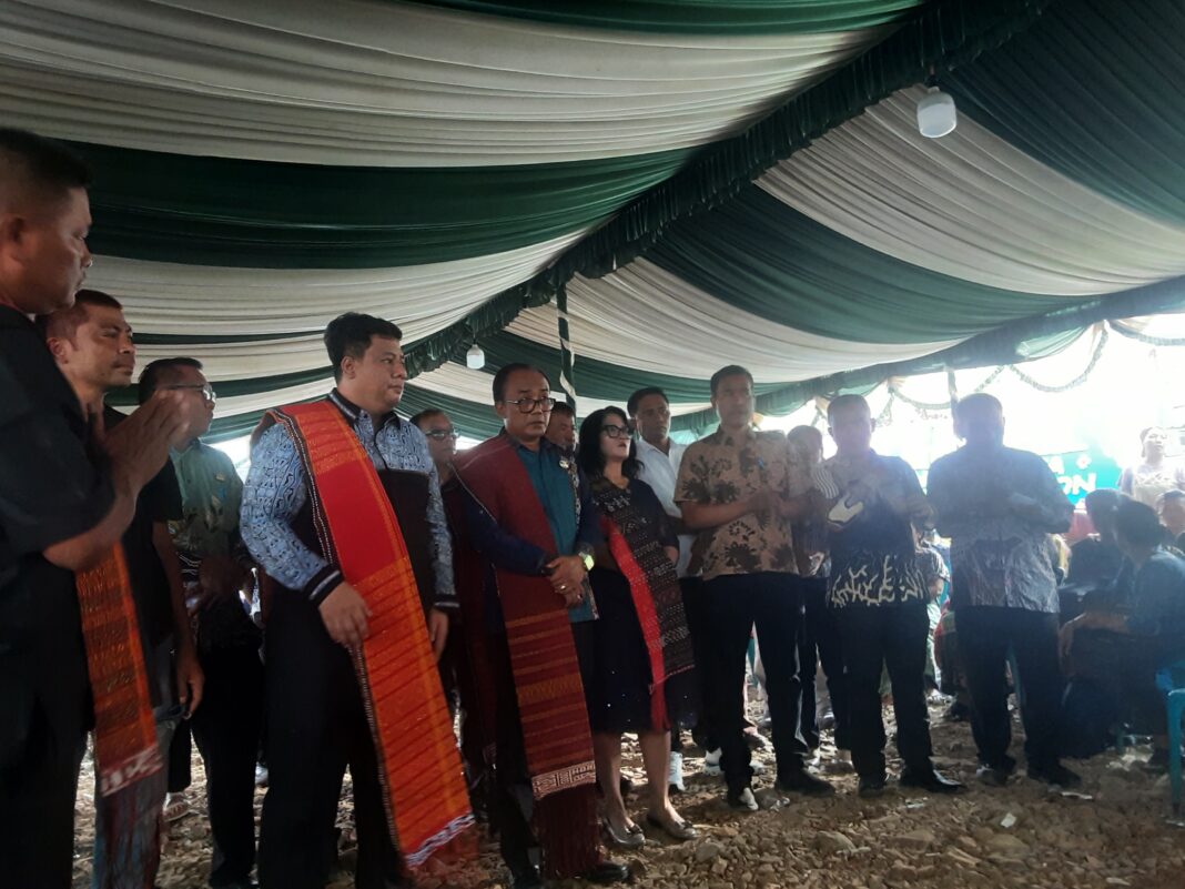 Bupati dan Wakil Bupati Samosir Sampaikan Ucapan Duka Kepada Hotdon Naibaho dan Keluarga di Huta Siantar Matio Kel Siogung ogung Bupati dan Wakil Bupati Samosir Sampaikan Ucapan Duka Kepada Hotdon Naibaho dan Keluarga di Huta Siantar Matio Kel Siogung ogung