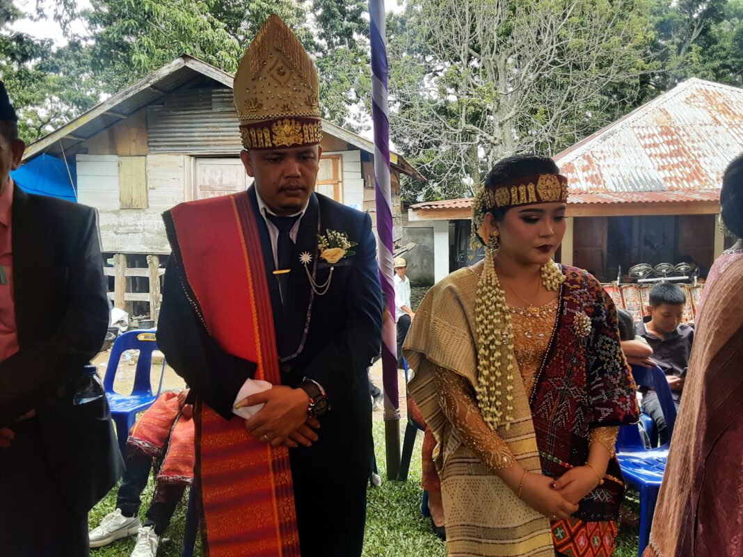Kompak dalam Sukacita, Keluarga Besar Pasaribu Boru Bere Ibebere Desa Janji Martahan Hadiri Pernikahan Bere Marga Sinaga dan Boru Sitorus Kompak dalam Sukacita, Keluarga Besar Pasaribu Boru Bere Ibebere Desa Janji Martahan Hadiri Pernikahan Bere Marga Sinaga dan Boru Sitorus